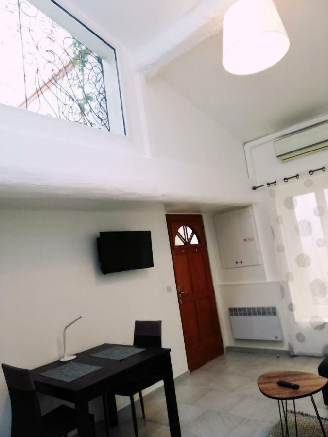 Duplex Denim Apartment Nimes Exterior photo